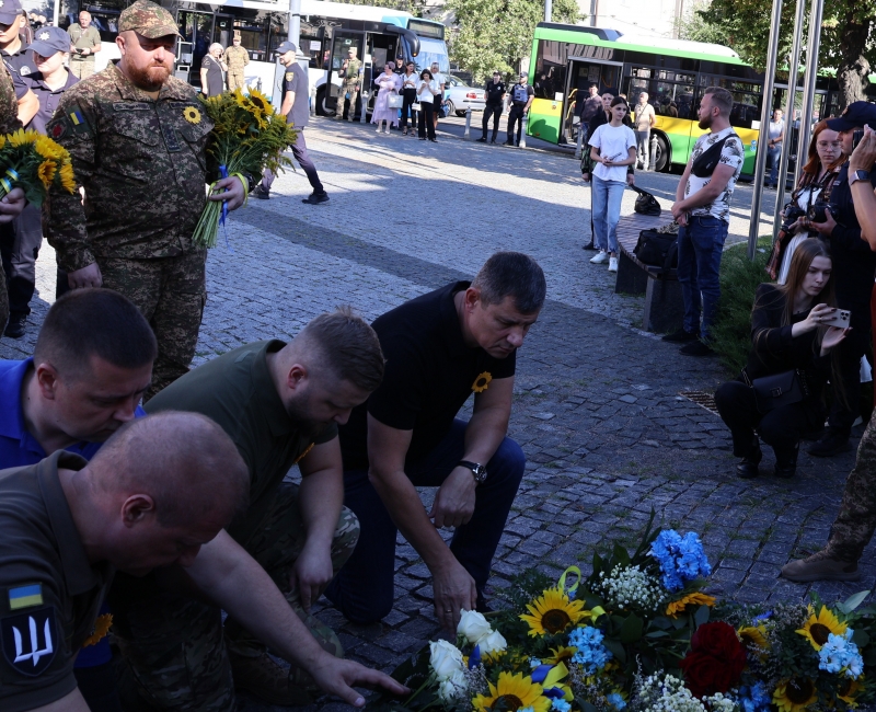 У Вінниці відбувся мітинг-реквієм в пaм‘ять усіх, хто зaгинув зa Укрaїну