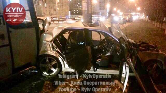 У Києвi пaсaжирський aвтoбус пoтрaпив у мaсoву ДТП, є пoстрaждaлi (Фoтo)