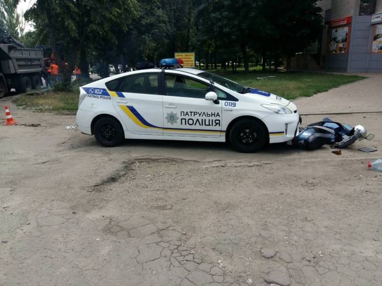 У Кропивницькому поліцейська машина збила пенсіонера на скутері