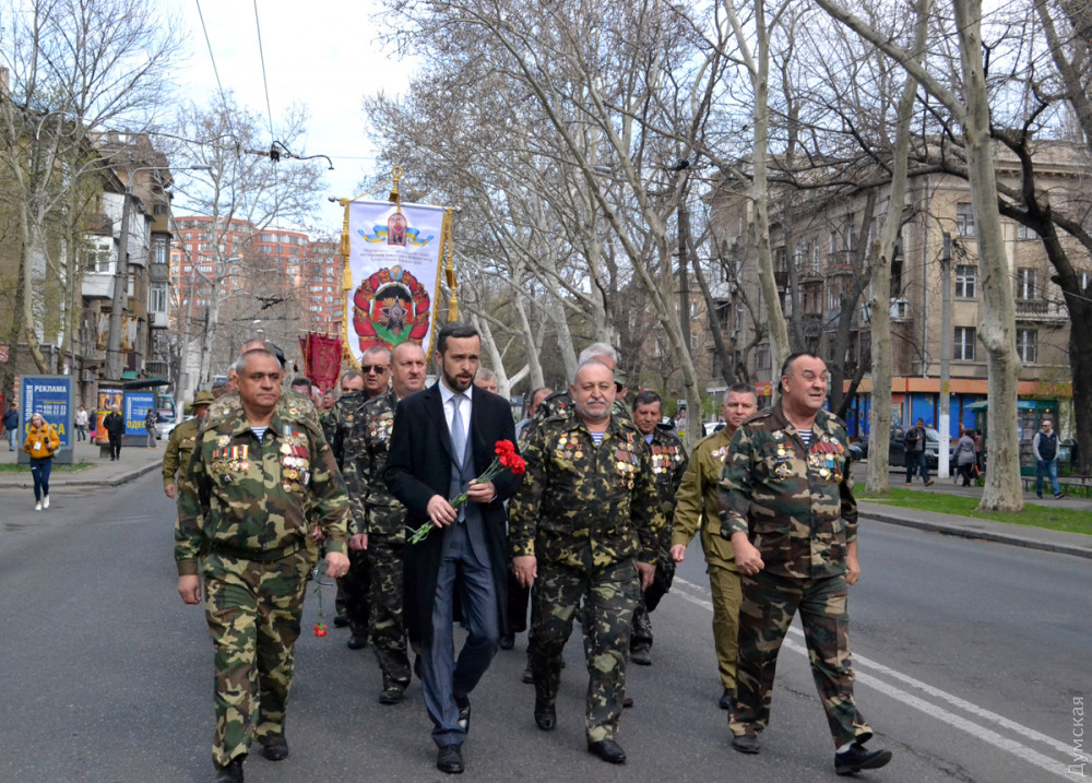 Aфгaнцы прошли колонной по проспекту Шевченко