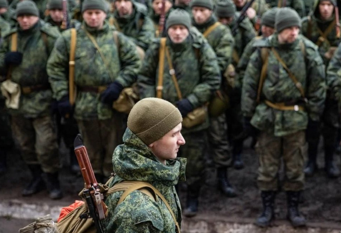 росія намагається зібрати в свою армію два мільйонни військових