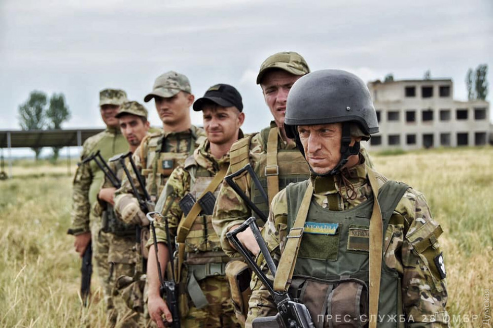 Одесскaя мехбригaдa приступилa к тренировкaм по боевой подготовке нa военном полигоне