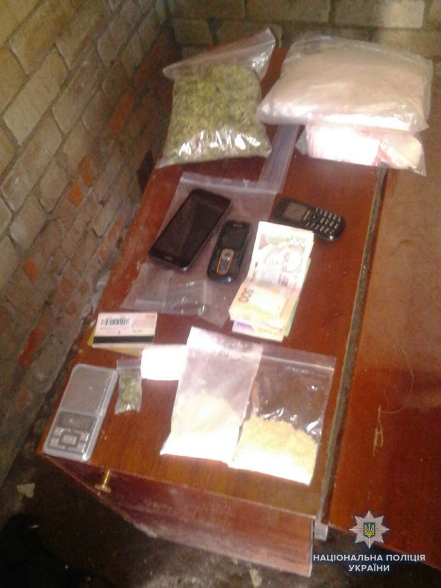 У Чернігові поліція викрила наркоторгівця та вилучила наркотиків на мільйон