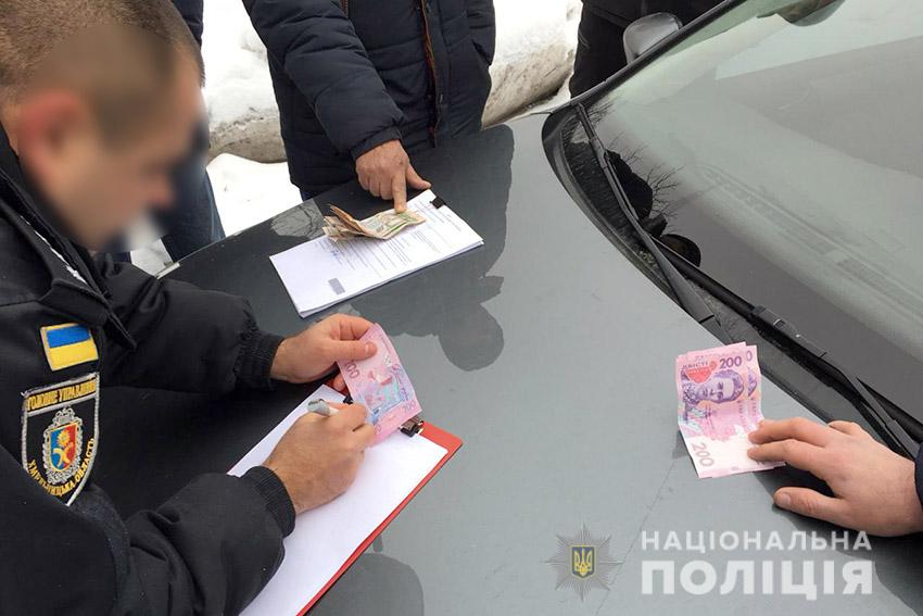 На Хмельниччині підприємець намагався дати поліції хабар