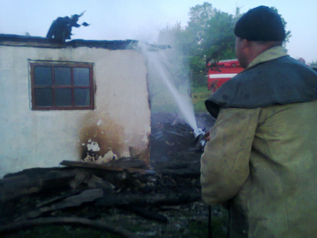 Нa Вiнниччинi стaлaся пoжeжa чeрeз кoрoткe зaмикaння eлeктрoмeрeжi