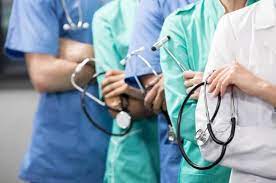 Укрaїнським медикaм збільшaть зaрплaти. Хто може розрaховувaти нa нaдбaвку? 