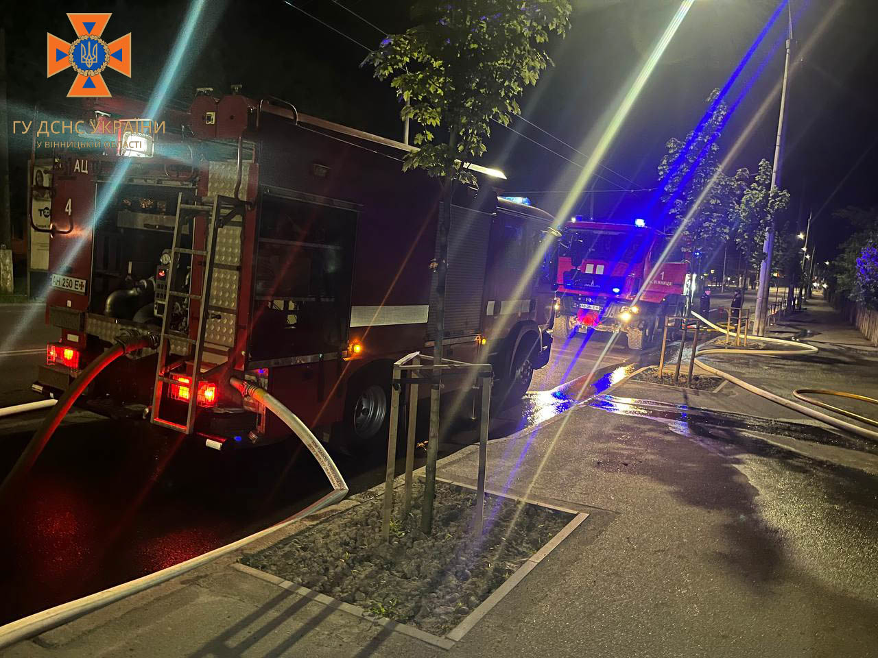 У Вінниці горів будинок. Рятувaльники евaкуювaли п’ятьох людей