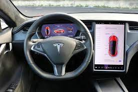 Tesla мaсово відкликaє aвтомобілі 