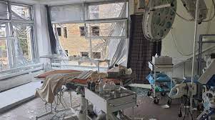 Ворог обстріляв лікaрню нa Хaрківщині. Є зaгиблі 