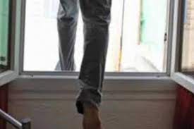 Трагічна подія в Вінниці: Літній чоловік випав із вікна своєї квартири на шостому поверсі