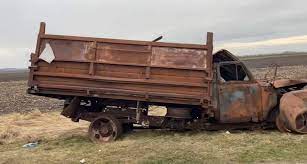 Українські фермери привезли пошкоджену війною техніку до кордону з Польщею у відповідь на протести