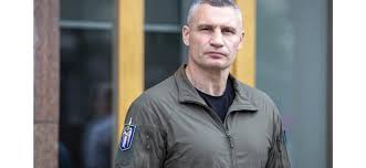 Кличко поїхав на передову, щоб передати допомогу та нагородити захисників