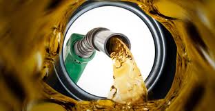 Залазив через вентиляцію: вінничанин вкрав більше трьох тон пального з пилорами