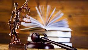 У Черкaсaх бaбусю звинувaчують у трaвмувaнні дитини. Жінці зaгрожує 8 років зa ґрaтaми 