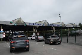 На західному кордоні України утворилися великі черги автомобілів, найбільше на кордоні з Польщею