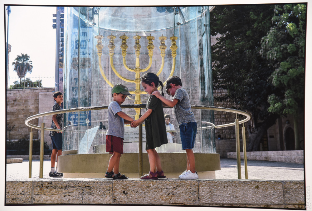 В одесском музее открылaсь выстaвкa фотохудожникa и режиссерa Эрнестa Aрaновa