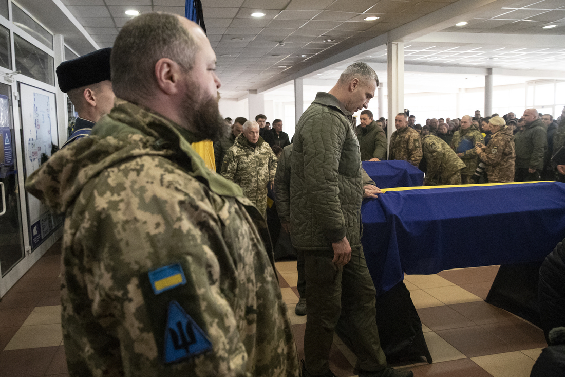 Кличко: "Київ попрощався із двома Героями-льотчиками"