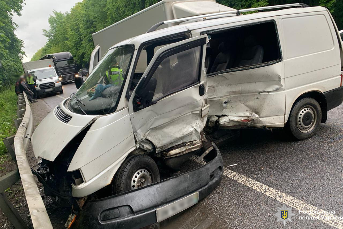 Дві ДТП на Вінниччині: травмовані водій автобуса та пасажирка легковика