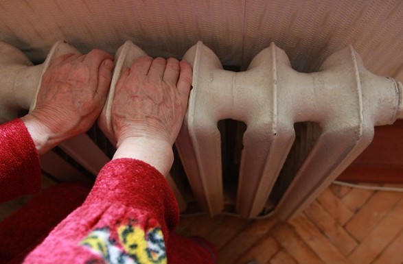 Вимкнули гарячу воду та опалення: через прорив тепломережі вінничани залишились без тепла 