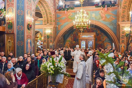 Вінницькі храми провели молебні за загиблих захисників ДАПу