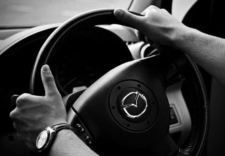 Як водій ледь не попрощався з життям, підібравши попутників