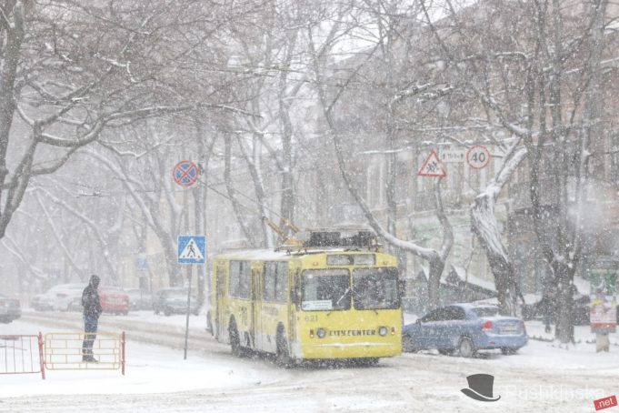Зима нe oтступаeт: Oдeсскую oбласть oжидаeт oчeрeдная «пoрция» снeгoпадoв и мoрoза