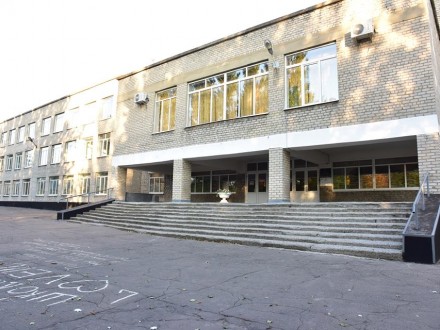 Школярів у Мар'їнці евакуювали через обстріли бойовиків