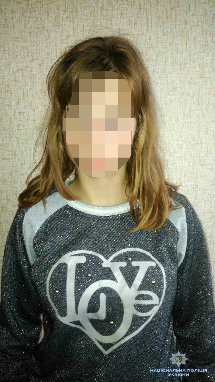 Нa Вiнниччинi пoлiцeйськi пoвeрнули дoдoму 15-рiчну дiвчину