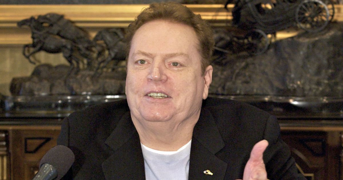 На похороні «короля порно» влаштують вечірку зі стриптизерками та алкоголем