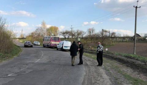 Чоловік випав з маршрутки на ходу