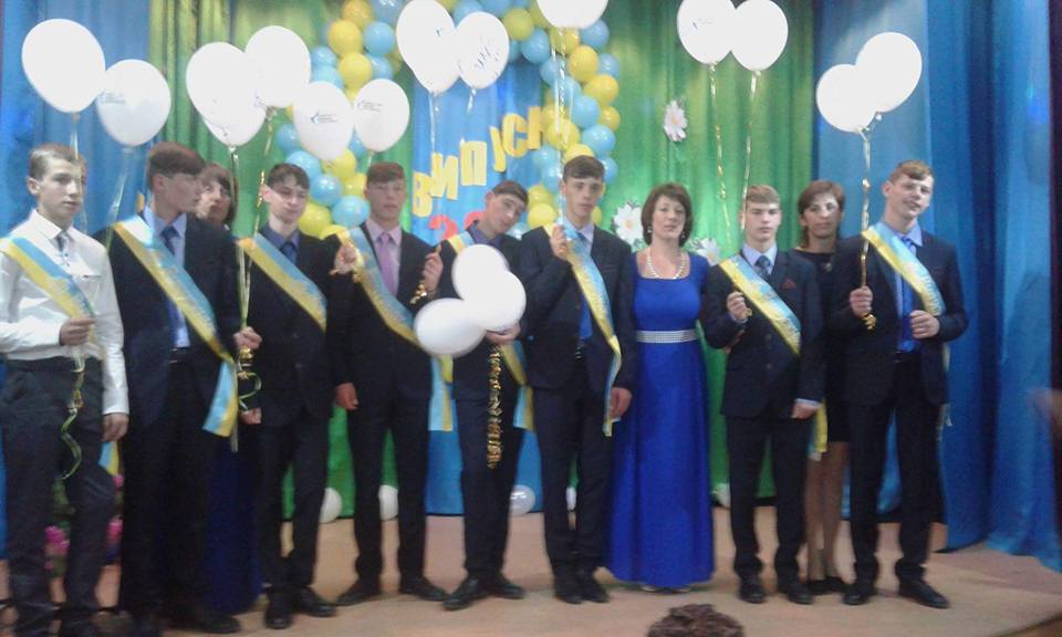 Кульки з бажаннями та грандіозний концерт: у Ситківецькій школі-інтернаті відзначили свято останнього дзвоника (Фото)