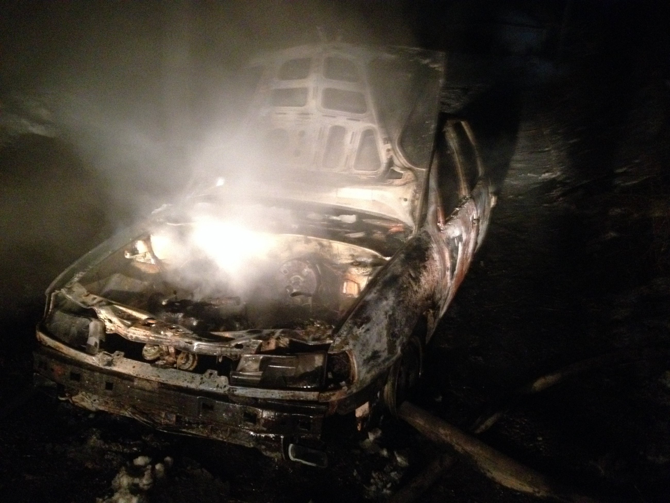 Через несправну електропроводку два автомобілі згоріло на Вінниччині