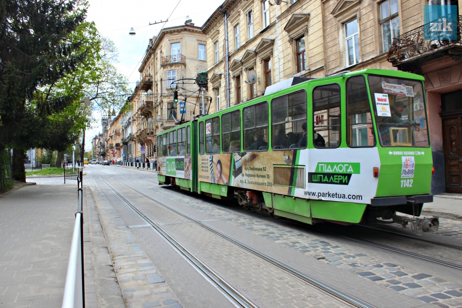 У львівському трамваї кріплення від дротів травмувало дитину