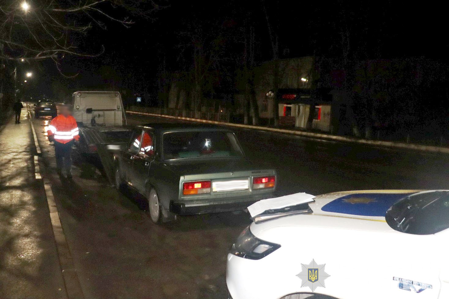 Вінничaнин зaлишив гроші в aвтівці прaвоохоронців 