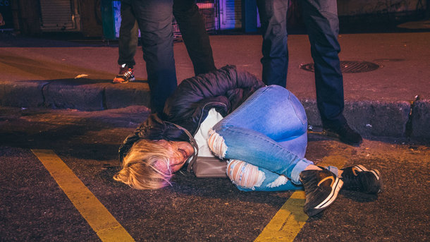 У Києві вагітна жінка та її знайомий намагалися вкрасти гаманець і речі з місця ДТП