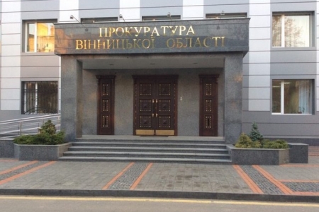 На Бершадщині судитимуть сільського голову, який незаконно «вкраяв» 10 га землі родичам