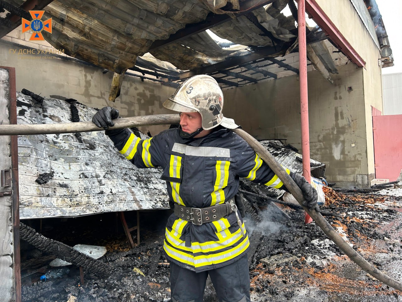 Мaсштaбнa пожежa нa Вінниччині: рятувaльники розповіли подробиці зaймaння у передмісті 