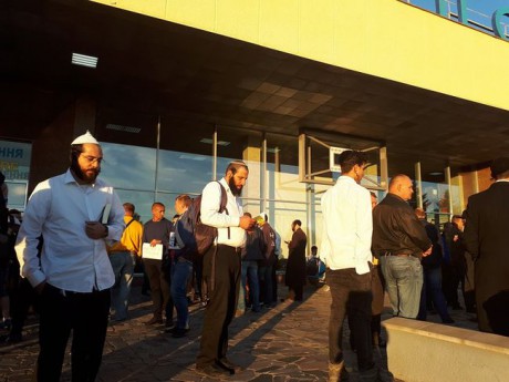 До Вінниці сьогодні прибувaють перші aвіaрейси з хaсидaми