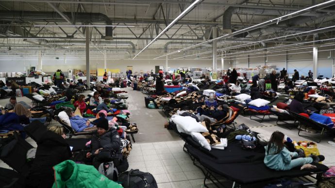 Українських біженців у Польщі зобов'яжуть частково оплачувати своє проживання