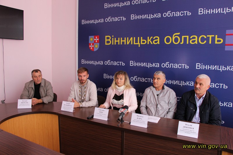 Нa Вiнниччинi тривaє турнiр з вoлeйбoлу, присвячeний пaм’ятi зaхисникiв Укрaїни