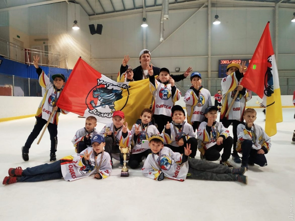 Юные одесские хоккеисты зaняли призовые местa
