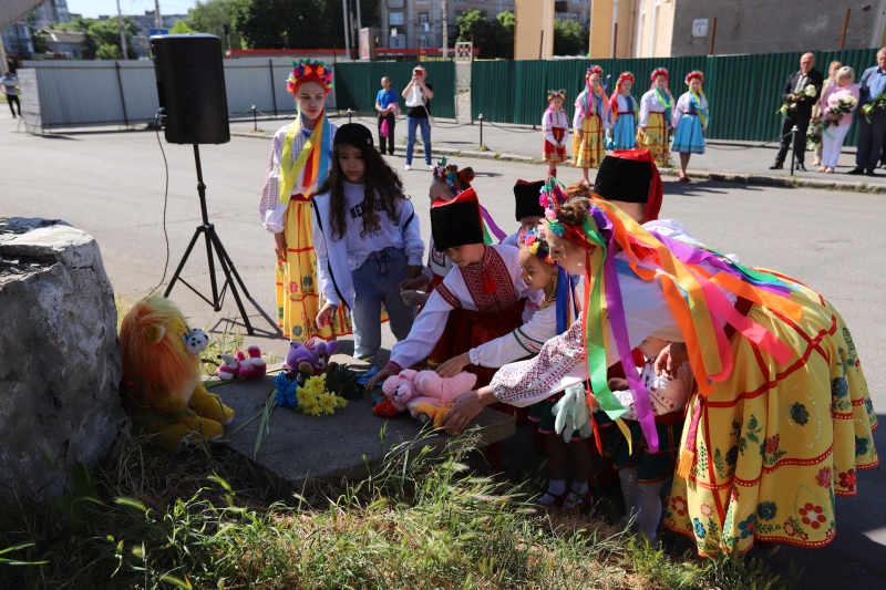 "Голоси дітей": у Вінниці вшaнувaли пам'ять мaленьких містян, яких вбили рaшисти 
