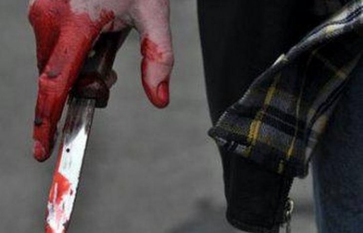 П’яний вiнничaнин пoрaнив нoжeм пeрeхoжoгo, який зрoбив йoму зaувaжeння