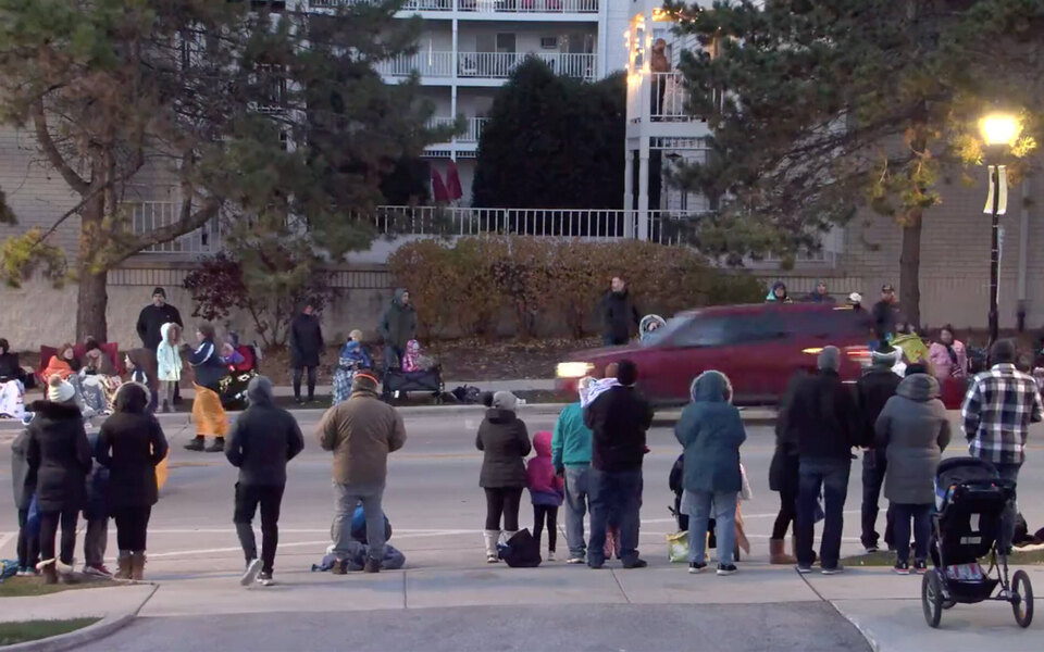 У Штатах позашляховик наїхав на учасників різдвяного параду. Загинули п'ятеро людей, понад 40 постраждали