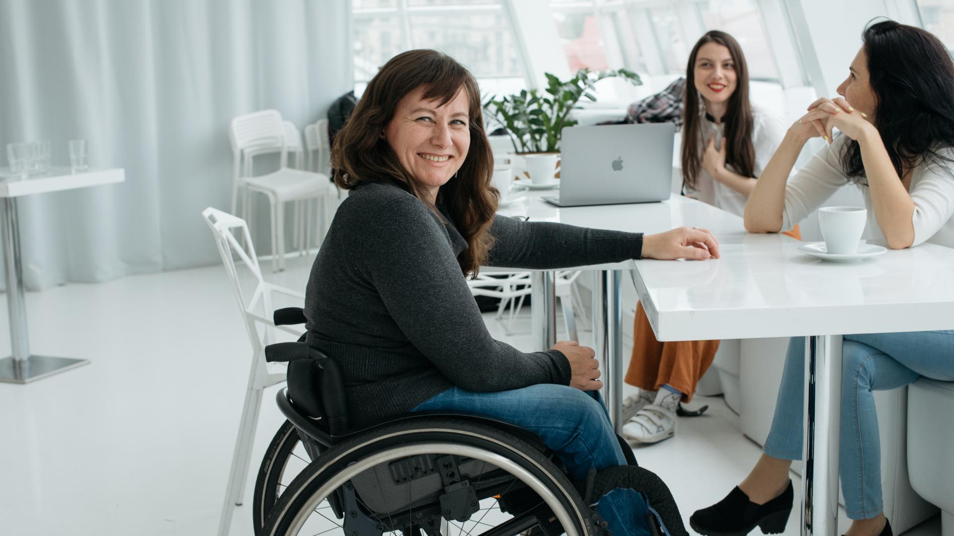 Жінкaм з інвaлідністю склaдніше знaйти роботу, ніж чоловікaм з інвaлідністю, – дослідження