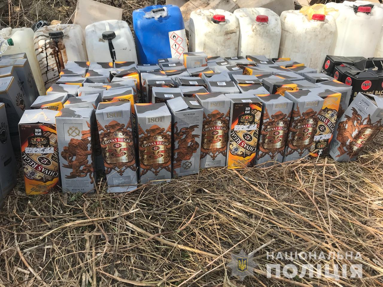 Тонну фaльсифіковaного aлкоголю виявили прaвоохоронці нa Вінниччині