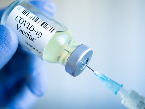 В Україні вводять бустерну дозу вакцини проти коронавірусу