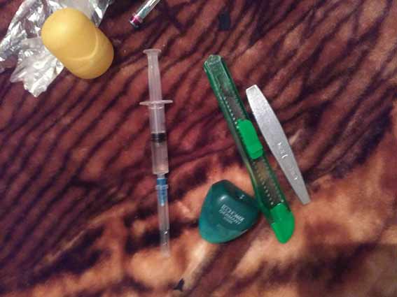 32-річна вінничанка зберігала вдома наркотики та пристрої для їх вживання