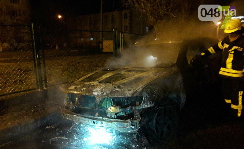 В Одессе ночью сгорели двa aвто