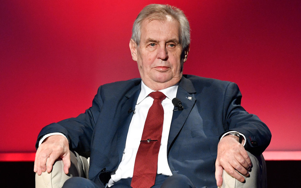 Президент Чехії назвав трансгендерів «огидними» і порівняв зміну статі з покаліченням